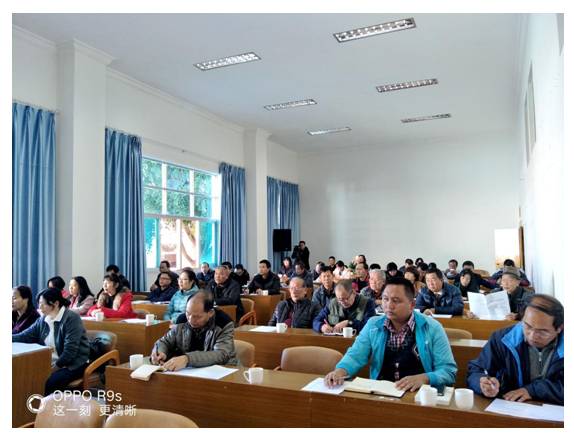 新平县举办决战脱贫攻坚文学摄影.jpg