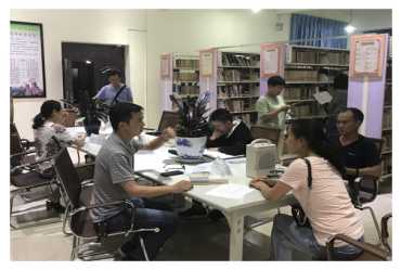 新平县民族图书馆开展“朗读亭”使用方法.jpg