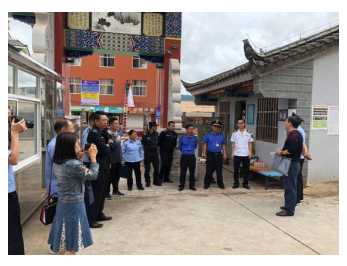 新平县多部门联合开展校园及周边环境整治.jpg 新平县多部门联合开展校园及周边环境整治.jpg