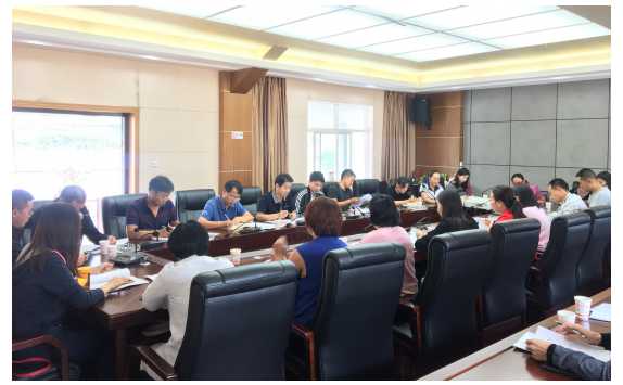新平工业园区总工会开展企业工资集体.jpg 新平工业园区总工会开展企业工资集体.jpg