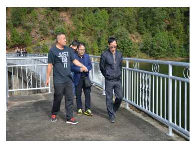 市河长制考核组到新平考核河长制工作.jpg