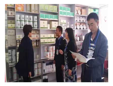 玉溪市食品药品监督管理局领导到我县.jpg