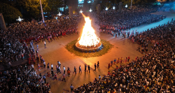 新平：点火！万人共赴夏夜狂欢