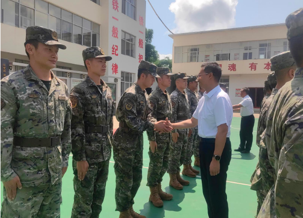 雷双菠开展八一建军节走访慰问活动