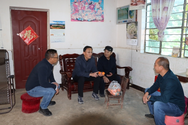 年近情更近 慰问暖人心｜程坤深入戛洒镇开展节前走访慰问 (2)_副本.jpg