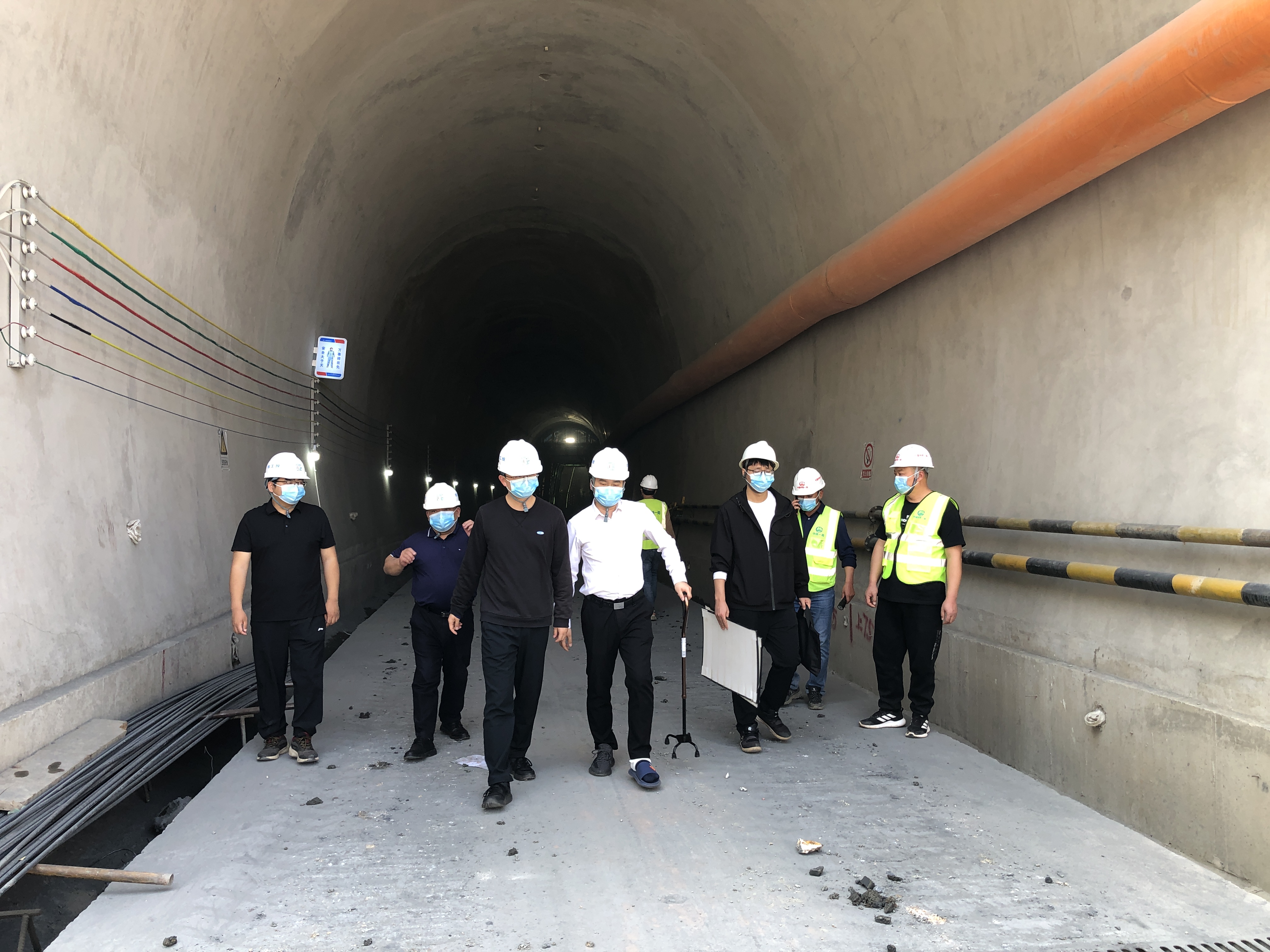 3.4赖副县长调研大化铁路专用线项目01.jpg 3.4赖副县长调研大化铁路专用线项目01.jpg