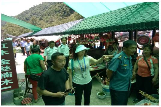 新平县对戛洒镇开展旅游市场联合检查整治.jpg