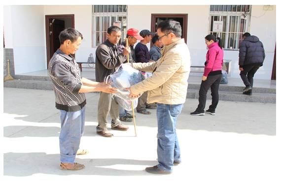 新平县林业局开展“关爱民生 寒冬送暖”.jpg