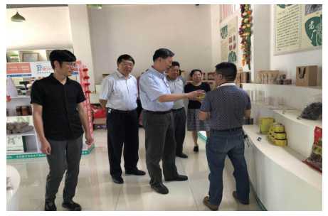 省商务厅朱非副厅长一行到新平对2017年稳.jpg 省商务厅朱非副厅长一行到新平对2017年稳.jpg