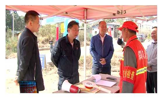 新平县县长普光照检查指导森林防火工作.jpg