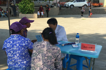 为群众免费看病.jpg