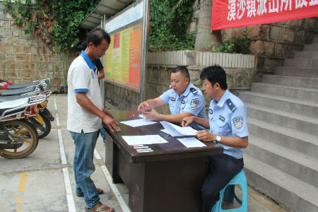 失主认领摩托车.jpg