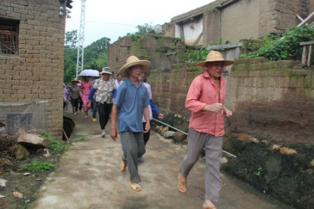 组织群众撤离.jpg