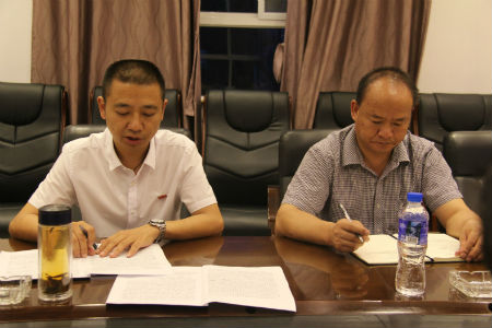 镇党委书记高山代表镇党委领导班子作了对照检查.jpg 镇党委书记高山代表镇党委领导班子作了对照检查.jpg