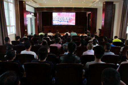 漠沙镇组织全体干部职工观看十九大开幕会.jpg 漠沙镇组织全体干部职工观看十九大开幕会.jpg