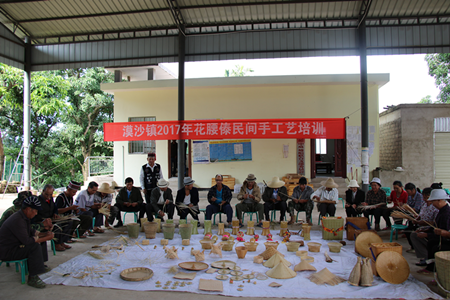 漠沙镇举办竹编技艺培训.png