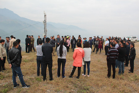 学员们参观万亩柑橘园.jpg 学员们参观万亩柑橘园.jpg