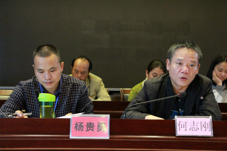 县残联理事长何志刚参加大会并作讲话.jpg