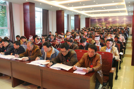 参会代表及列席人员.jpg 参会代表及列席人员.jpg