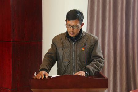 党总支书记进行述职.jpg 党总支书记进行述职.jpg