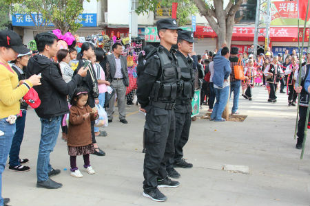 精神抖擞的巡特警.jpg 精神抖擞的巡特警.jpg