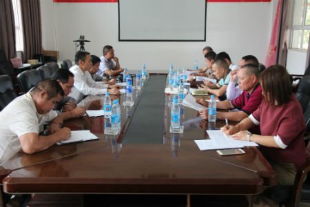 县政协到漠沙镇调研名特产品.jpg 县政协到漠沙镇调研名特产品.jpg