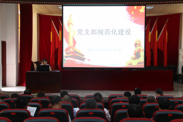 带徽章4.jpg
