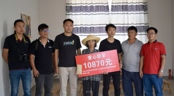 爱心1.jpg 爱心1.jpg