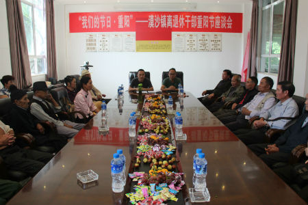召开座谈会.jpg