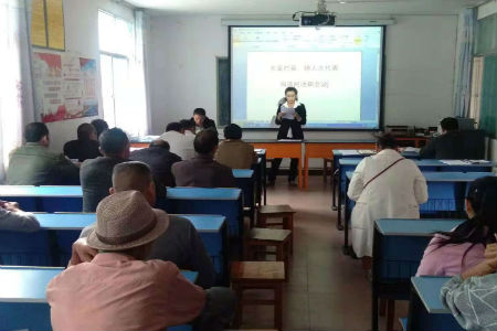 人大代表向选民述职.jpg 人大代表向选民述职.jpg