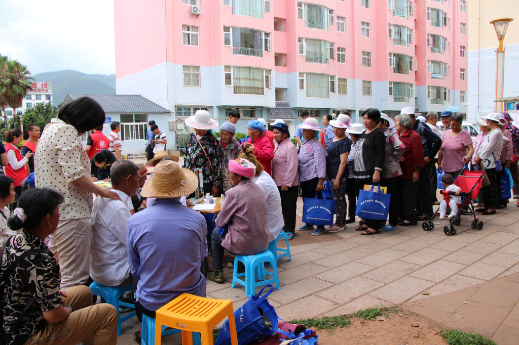 18年6月志愿服务进小区(阳光家园) 244.jpg 18年6月志愿服务进小区(阳光家园) 244.jpg