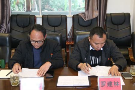 其他班子成员依次作自我对照检查.jpg 其他班子成员依次作自我对照检查.jpg