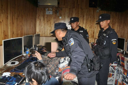 对网吧进行检查.jpg 对网吧进行检查.jpg