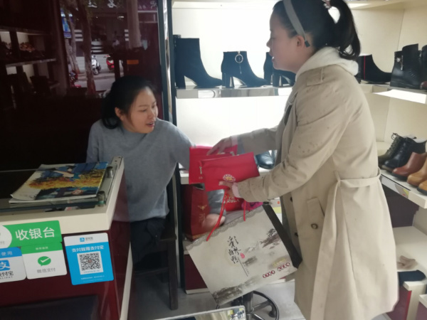 发放健康包2.jpg