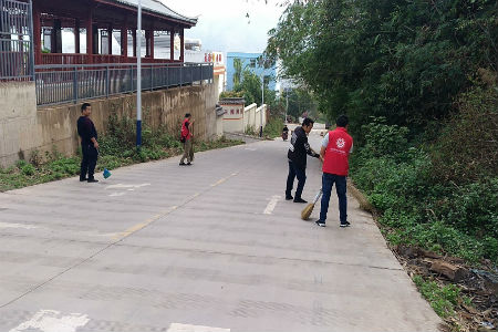 漠沙镇工青妇志愿者开展人居环境整治活动.jpg