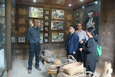 市文明办到南碱小组调研指导文明示范村创建工作.jpg