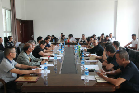 漠沙镇召开创建全国民族团结示范县迎检工作会.jpg