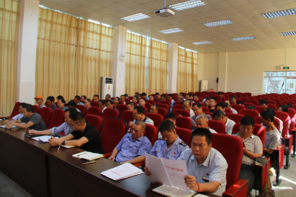偷埋乱葬双坟头专项整治工作会2.jpg