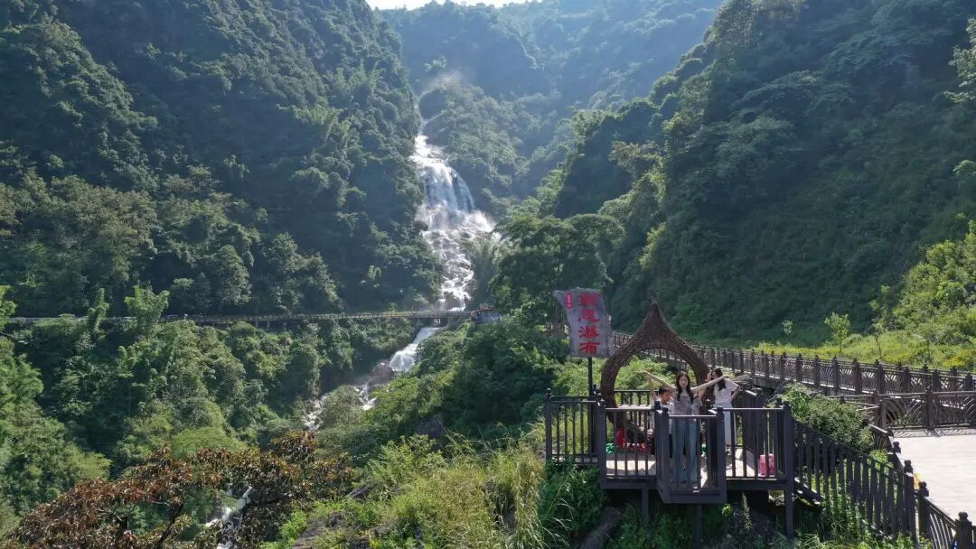 新平：国庆假期 哀牢山魅力绽放引客潮