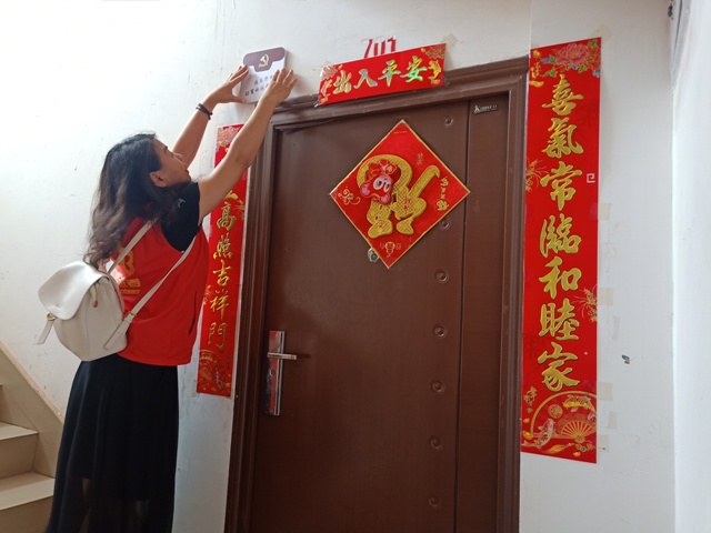 20200522党徽耀小区志愿服务活动 (5).jpg 20200522党徽耀小区志愿服务活动 (5).jpg