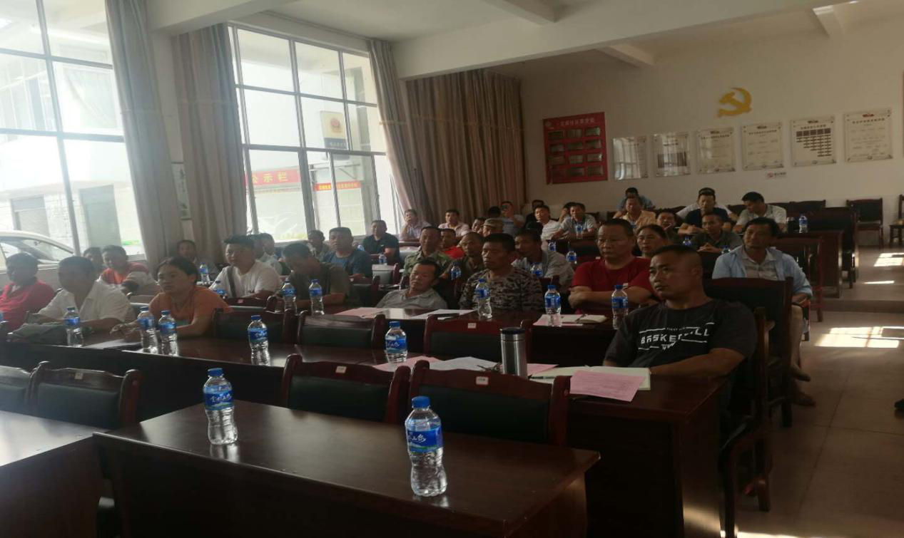 8.6防控黄脊竹蝗培训会2.png
