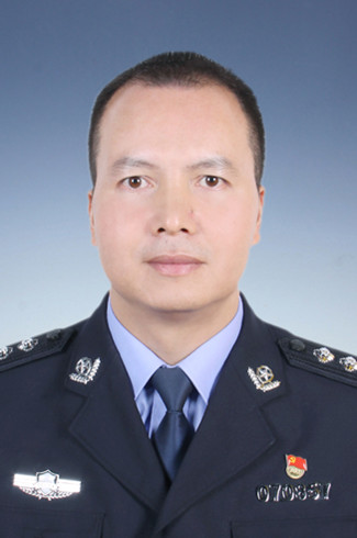 李鉴洲照片.jpg
