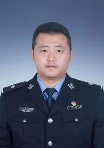 丁杨仕乾 职务：镇人民政府副镇长、派出所所长.jpg