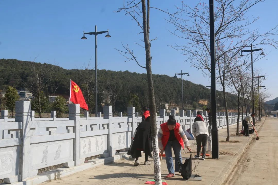 建兴:清河行动“学雷锋” 美化环境树新风1.jpg 建兴:清河行动“学雷锋” 美化环境树新风1.jpg