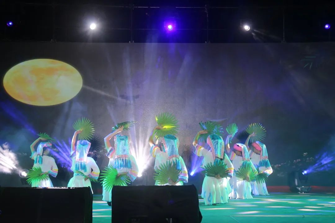 “樱花水岸 红色建兴”——樱花季“三下乡”文艺汇演圆满落幕6.jpg “樱花水岸 红色建兴”——樱花季“三下乡”文艺汇演圆满落幕6.jpg