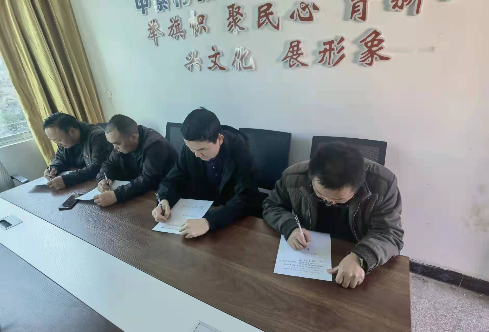 建兴:“两张纸”上抒民意 党建引领“赢”满意2.jpg 建兴:“两张纸”上抒民意 党建引领“赢”满意2.jpg