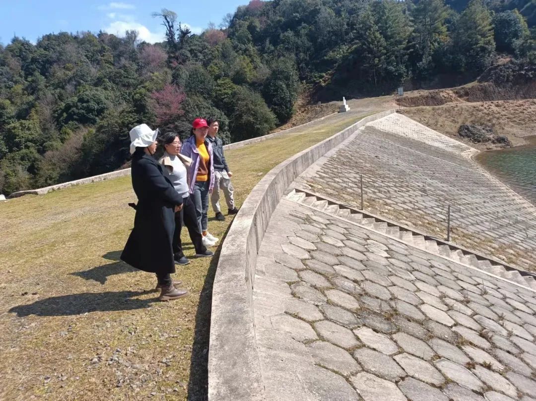 县水利局到建兴乡开展河道治理调研2.jpg 县水利局到建兴乡开展河道治理调研2.jpg