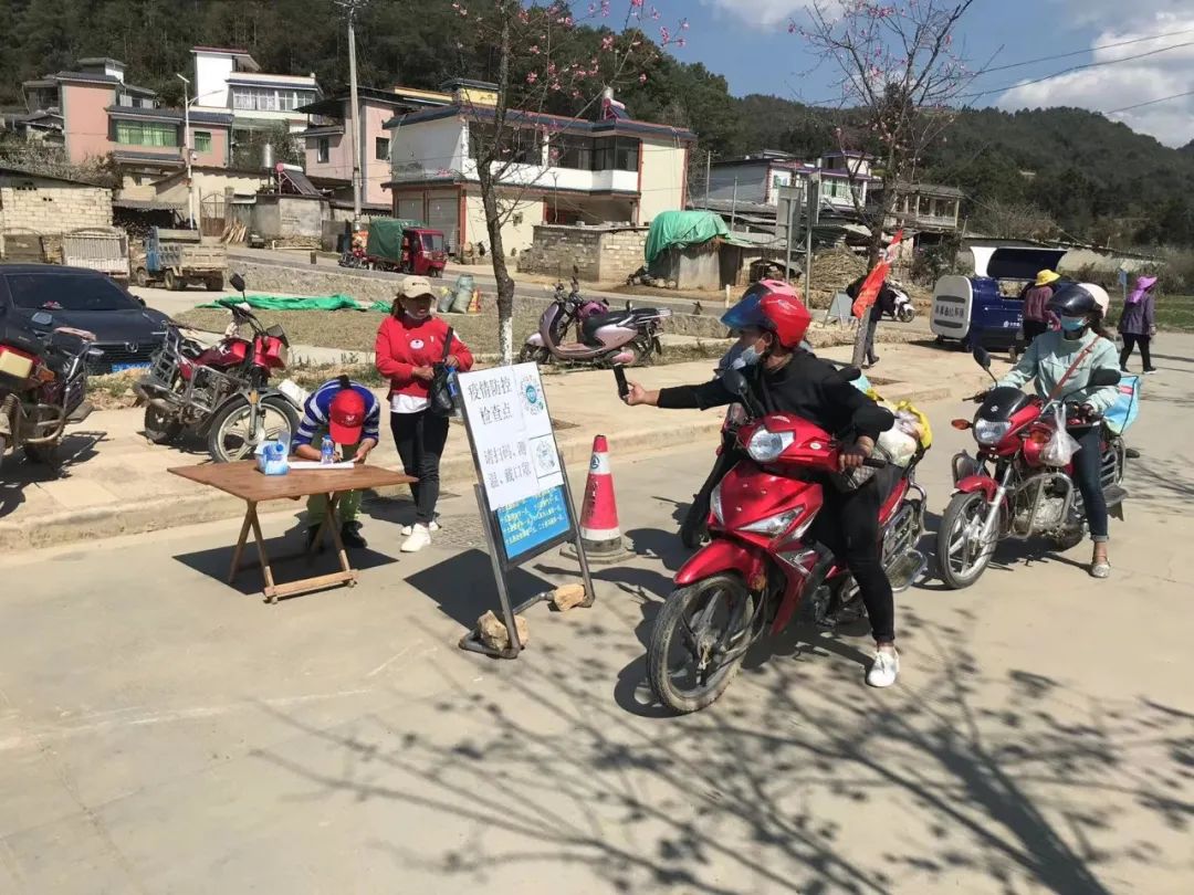 建兴:樱花烂漫游人来,筑牢疫情防控屏障不松懈3.jpg 建兴:樱花烂漫游人来,筑牢疫情防控屏障不松懈3.jpg