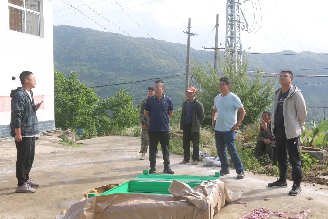 建兴中寨:爱心企业捐赠运动器材 丰富群众文体生活1.jpg 建兴中寨:爱心企业捐赠运动器材 丰富群众文体生活1.jpg