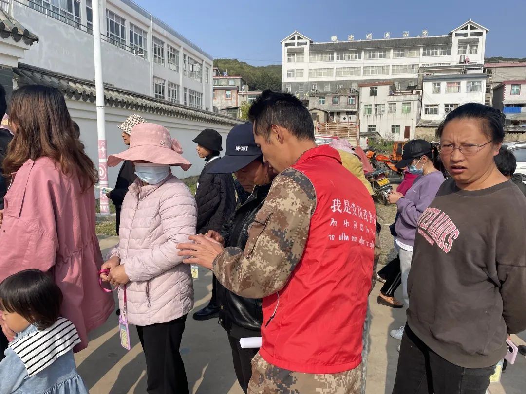 建兴:全力推进“国家反诈中心”APP入户宣传安装3.jpg 建兴:全力推进“国家反诈中心”APP入户宣传安装3.jpg